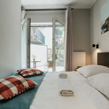 Domus Aurea — Garden, Balcony & Free Parking-2